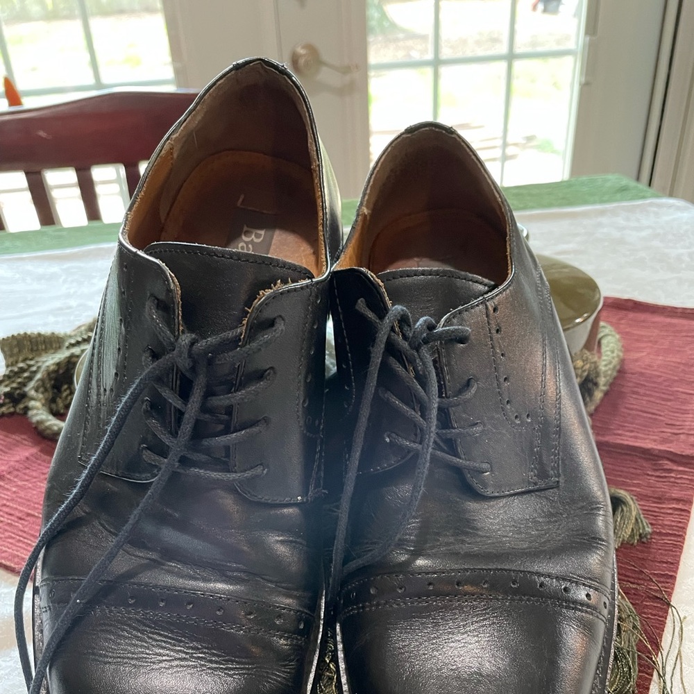 Item 15 Bass black leather dress shoes